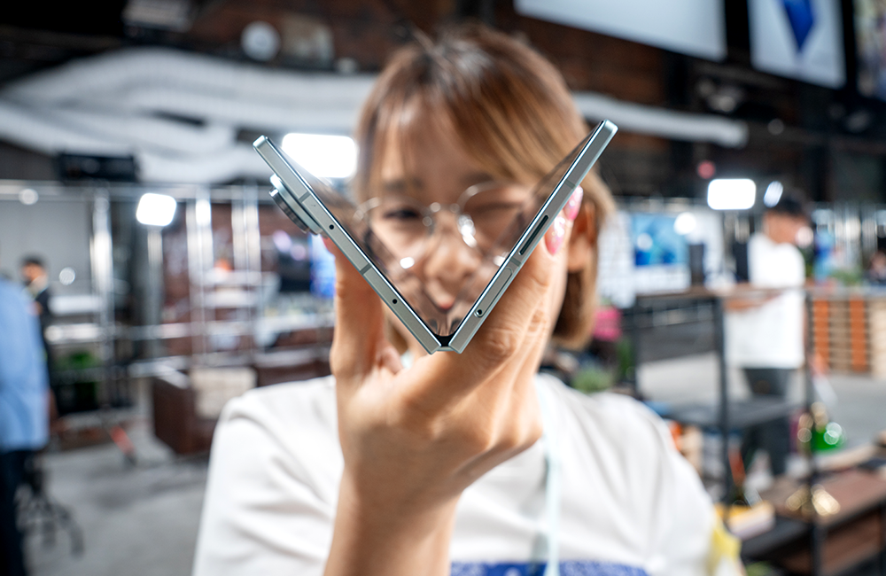 폴드7 너무 가벼워 놀랄 정도, 플립7은 상상 이상으로 편리해 - 테크 리뷰어 서울리안