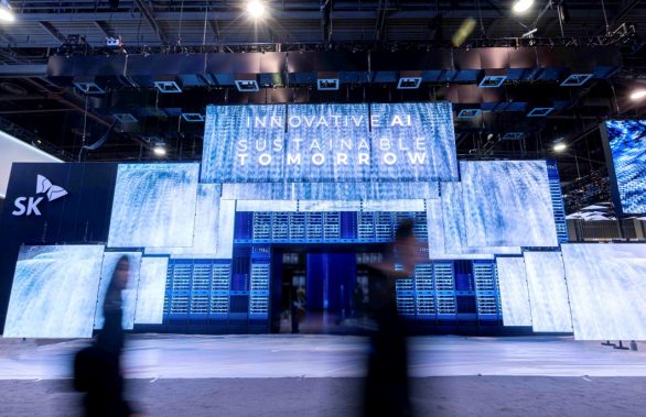 CES 2025 SK그룹 전시관 입구 정면에 설치된 혁신의 문