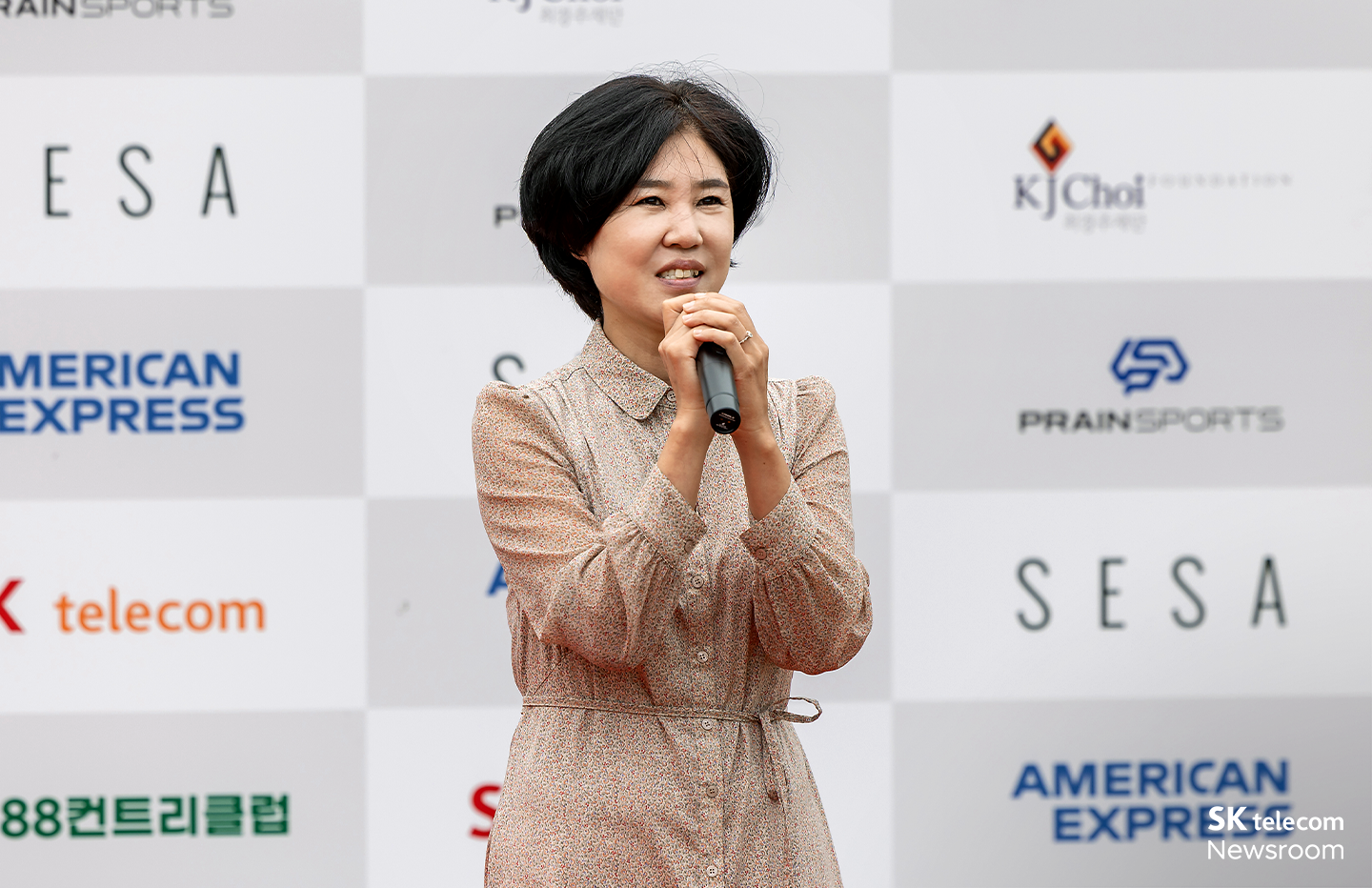 개회식에서 허도경 선수의 어머니 양정숙 님이 선수와 가족들을 대표해 감사 인사를 전하고 있다.