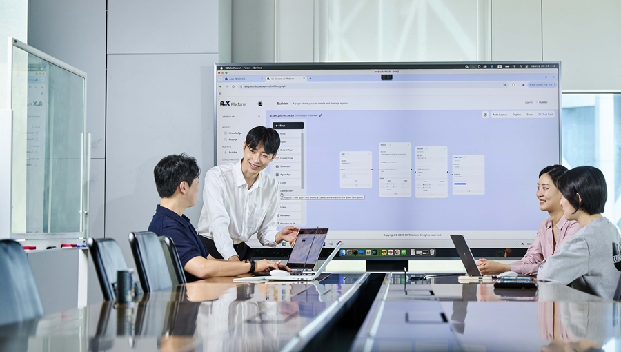 SKT 구성원들이 ‘에이닷 비즈’를 활용해 업무를 진행하고 있다.