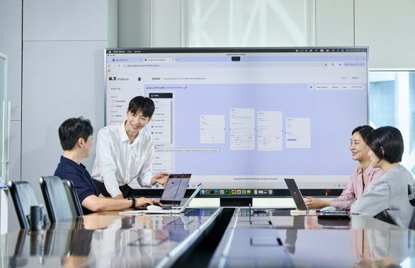 SKT 구성원들이 ‘에이닷 비즈’를 활용해 업무를 진행하고 있다.