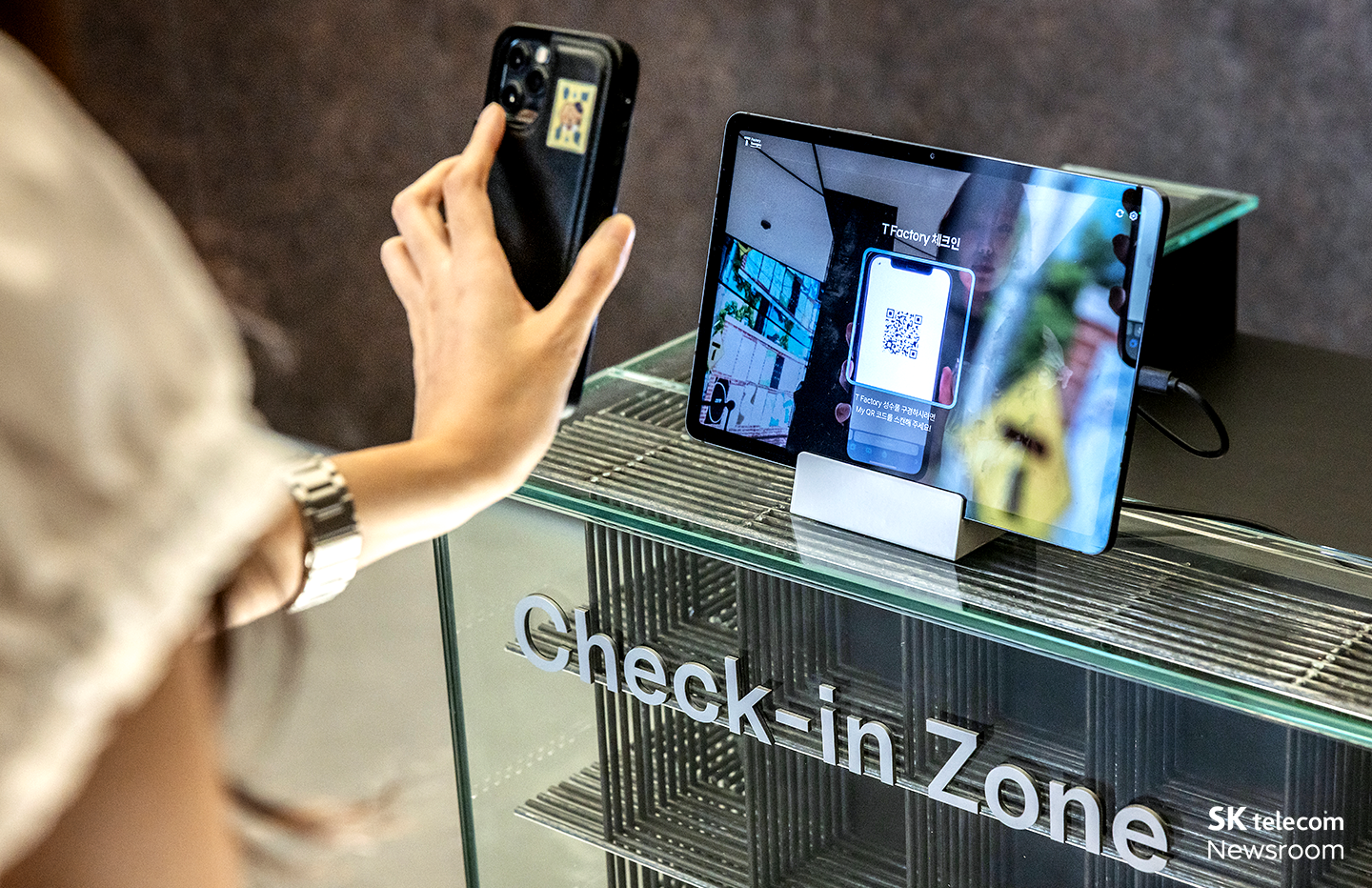 T 팩토리 성수 모바일 웹을 통해 체크인하는 T플루언서