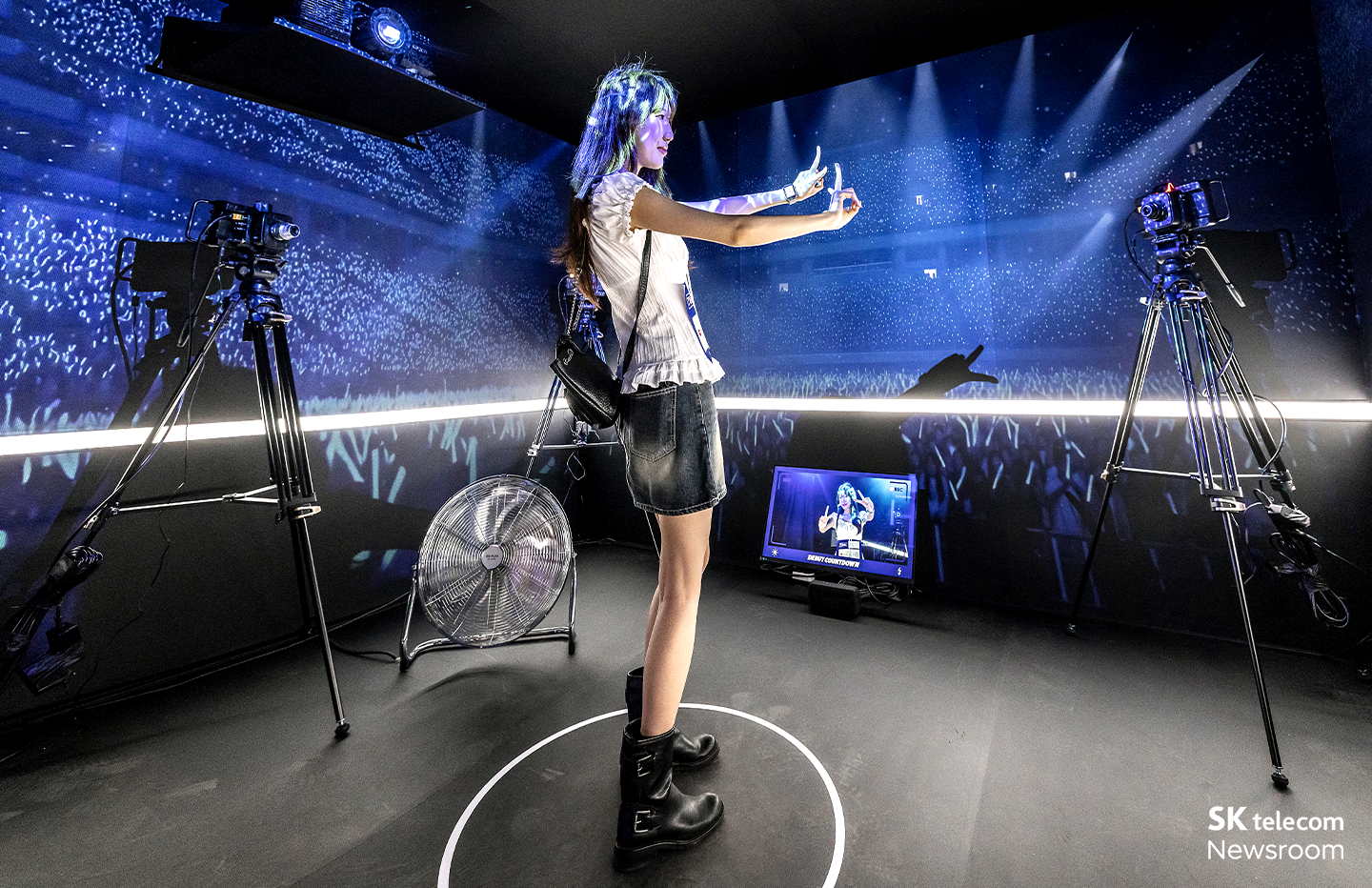 데뷔 미션 중 하나인 무대장악 테스트를 체험하는 모습