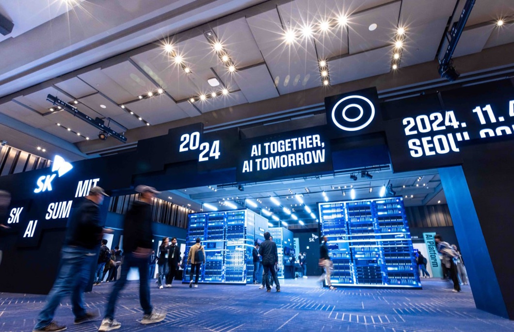 지난해 11월 서울 강남구 코엑스에 마련된 SK AI Summit 2024 전시관