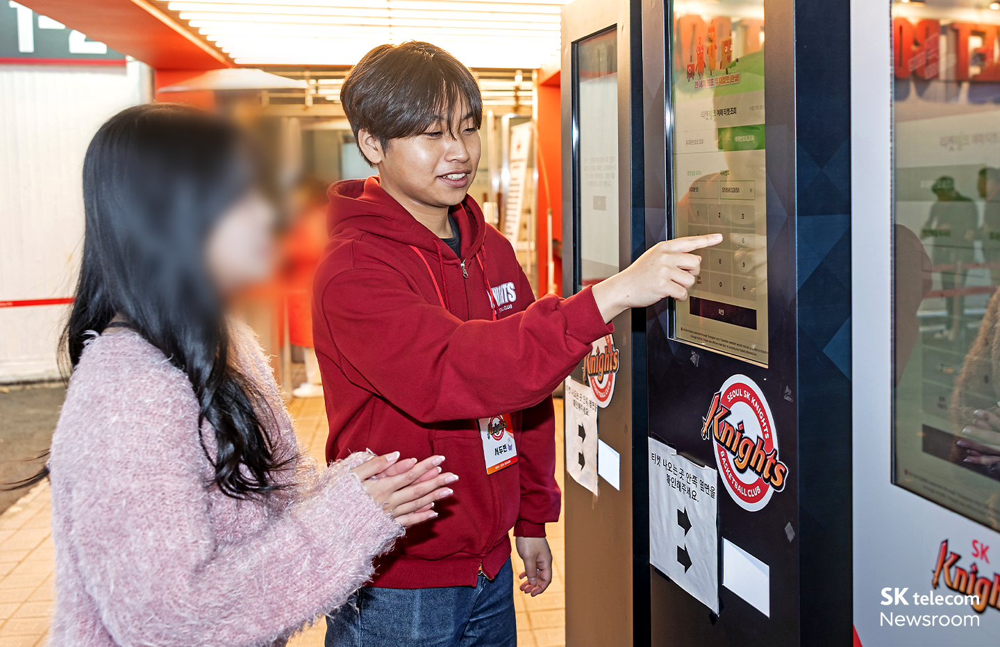스마트티켓존에서 비대면 발권을 안내 중인 SK나이츠 챌린저
