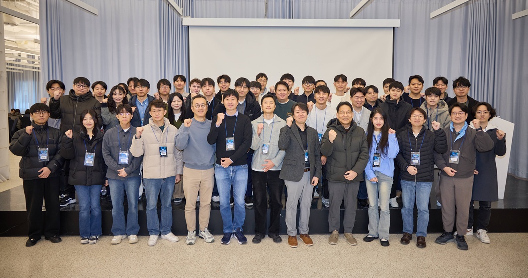 워크숍에 참석한 SK텔레콤 정예팀 관계자들의 단체사진