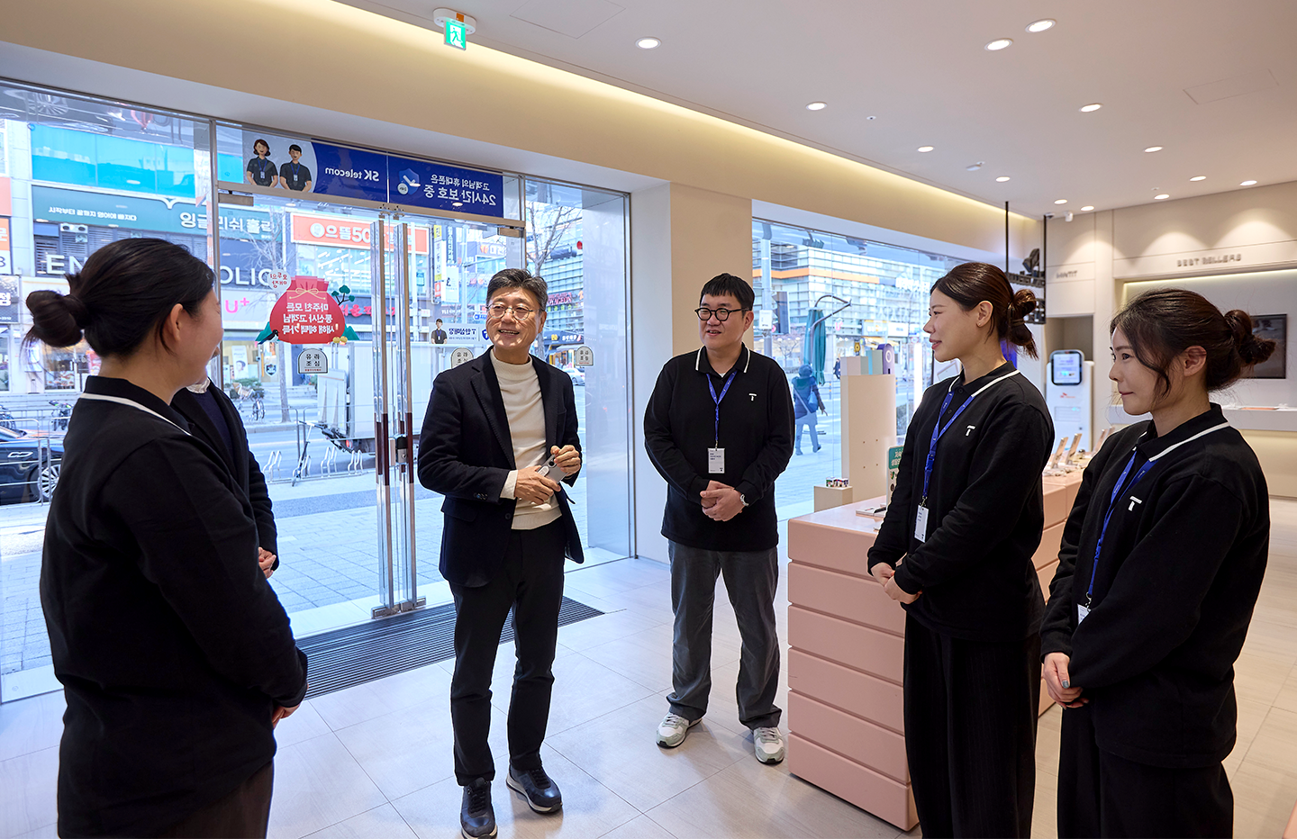 대전의 SKT 대리점 PS&M 둔산본점 현장을 찾은 정재헌 CEO