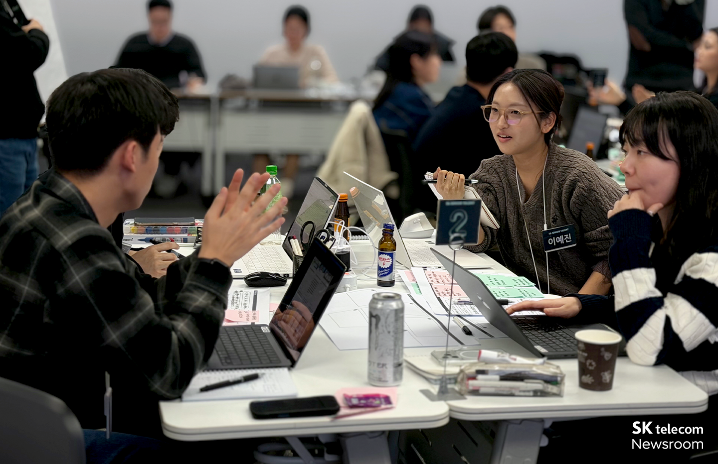 프로젝트 과제를 수행 중인 주니어탤런트들의 모습.