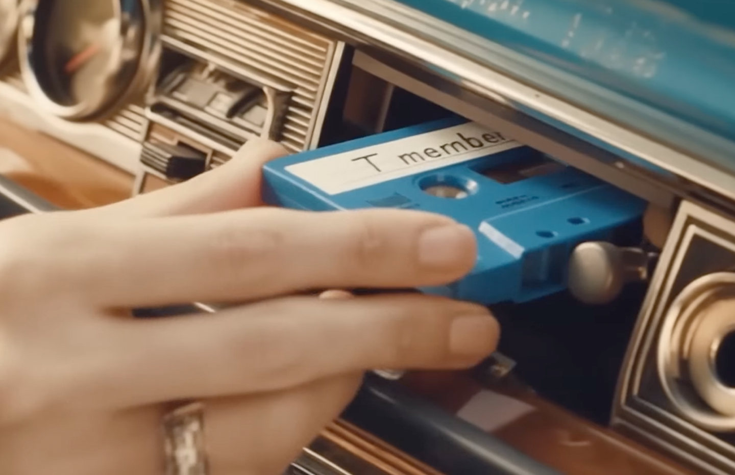 T멤버십 AI Song 발라드 버전 장면 캡쳐