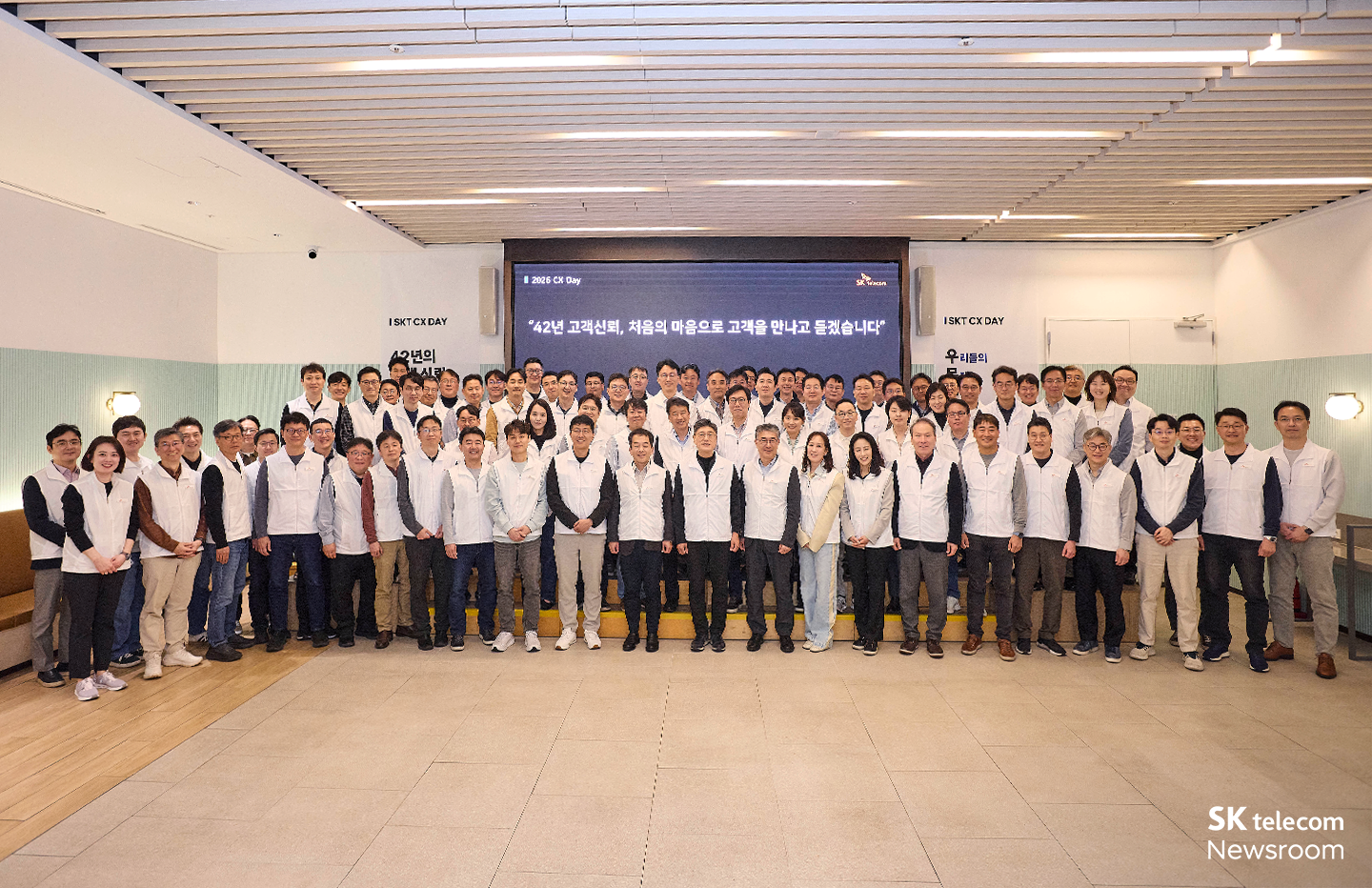 이번 행사 참가자들이 기념사진을 촬영하는 모습.