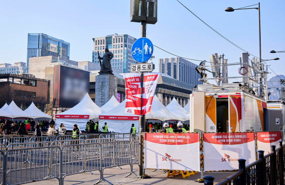 무대 뒤에서 통신을 지키는 사람들, 광화문 공연 현장