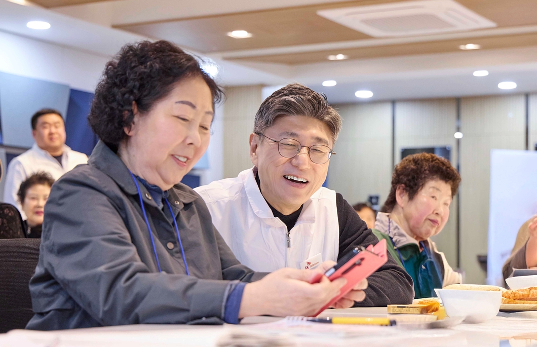 창립기념일 고객 찾아간 SKT, “자축 대신 ‘다시 듣는 날’로”