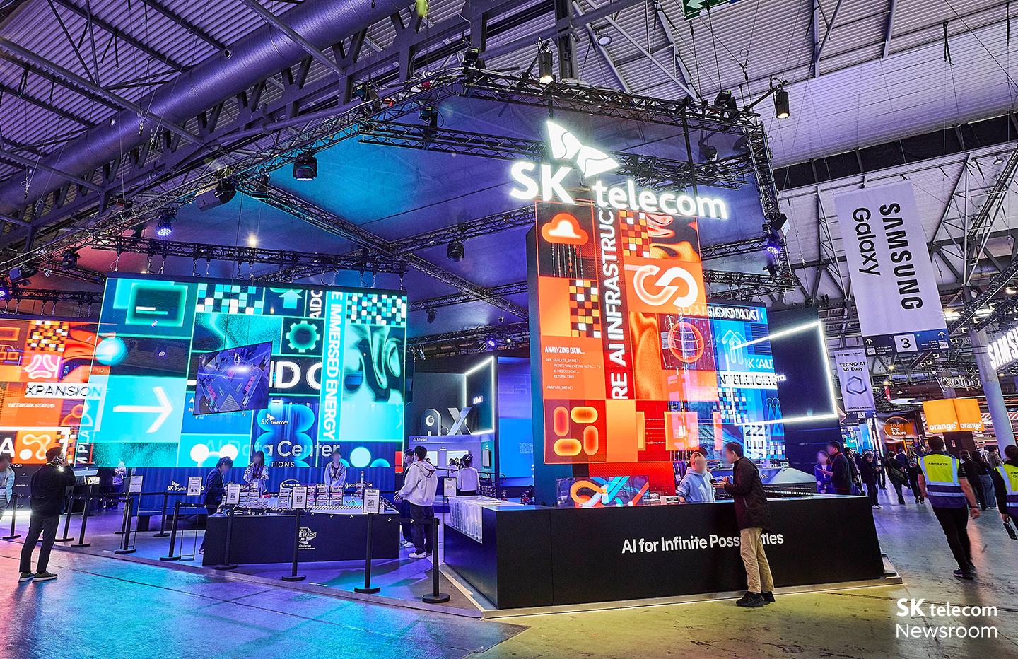 SKT는 이번 MWC26에서 ‘무한한 기회와 가능성을 만들어내는 SKT의 AI’를 주제로 부스를 꾸몄다.