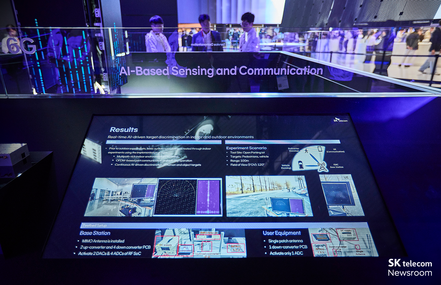 차량, 인체 등 실외 물체를 탐지하는 6G 센싱 기술 프로토타입 장비가 전시 중인 모습.