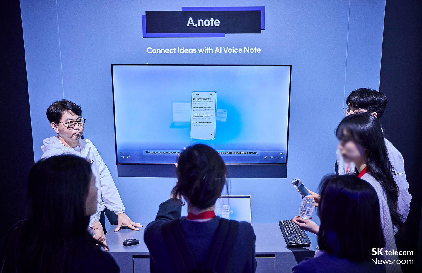 AI Service 구역에서 전시 중인 에이닷 노트의 모습. 