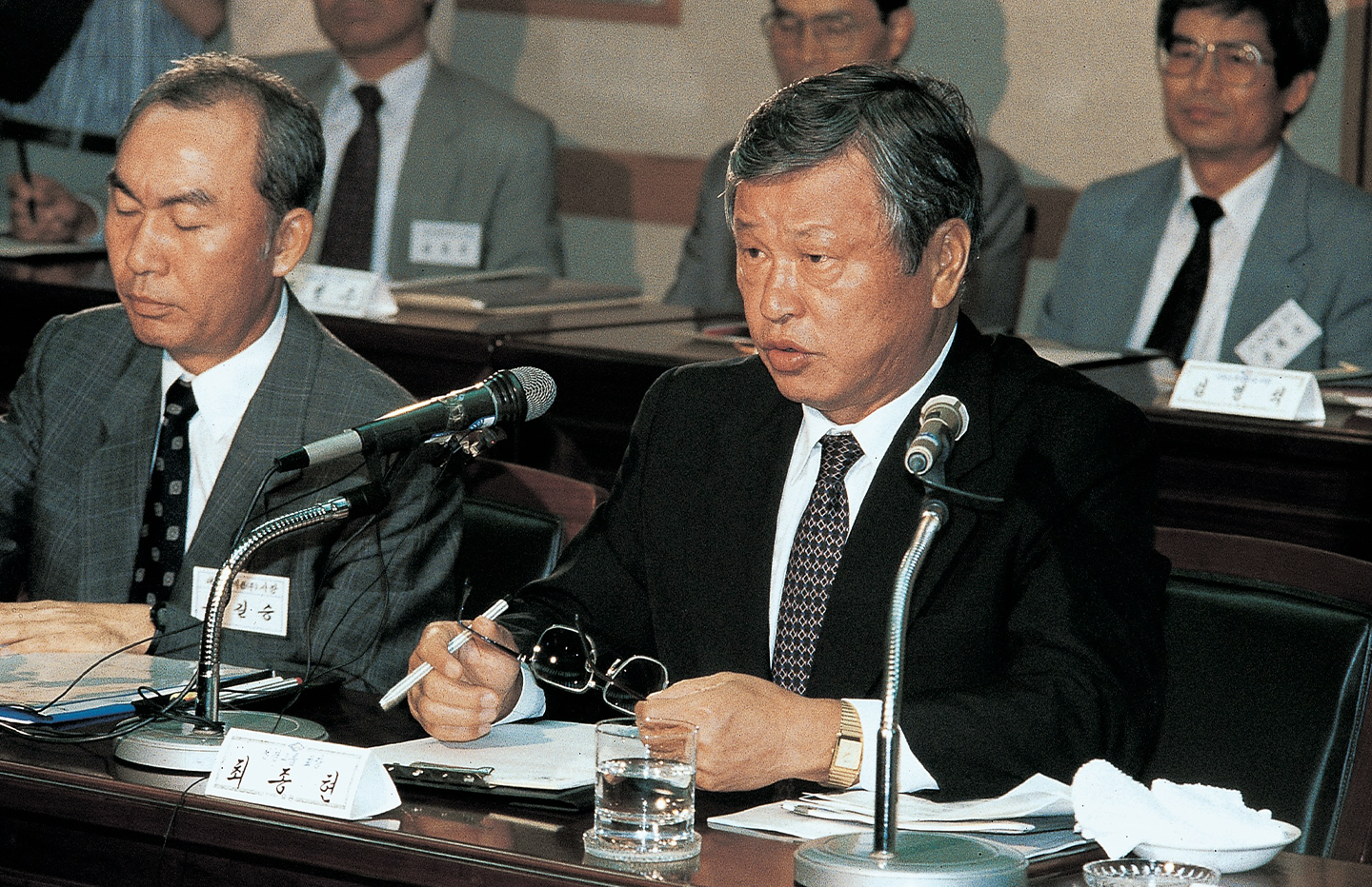 1992년 8월 20일, 제2이동통신 사업권을 획득한 후 기자회견 중인 선경 최종현 선대회장.