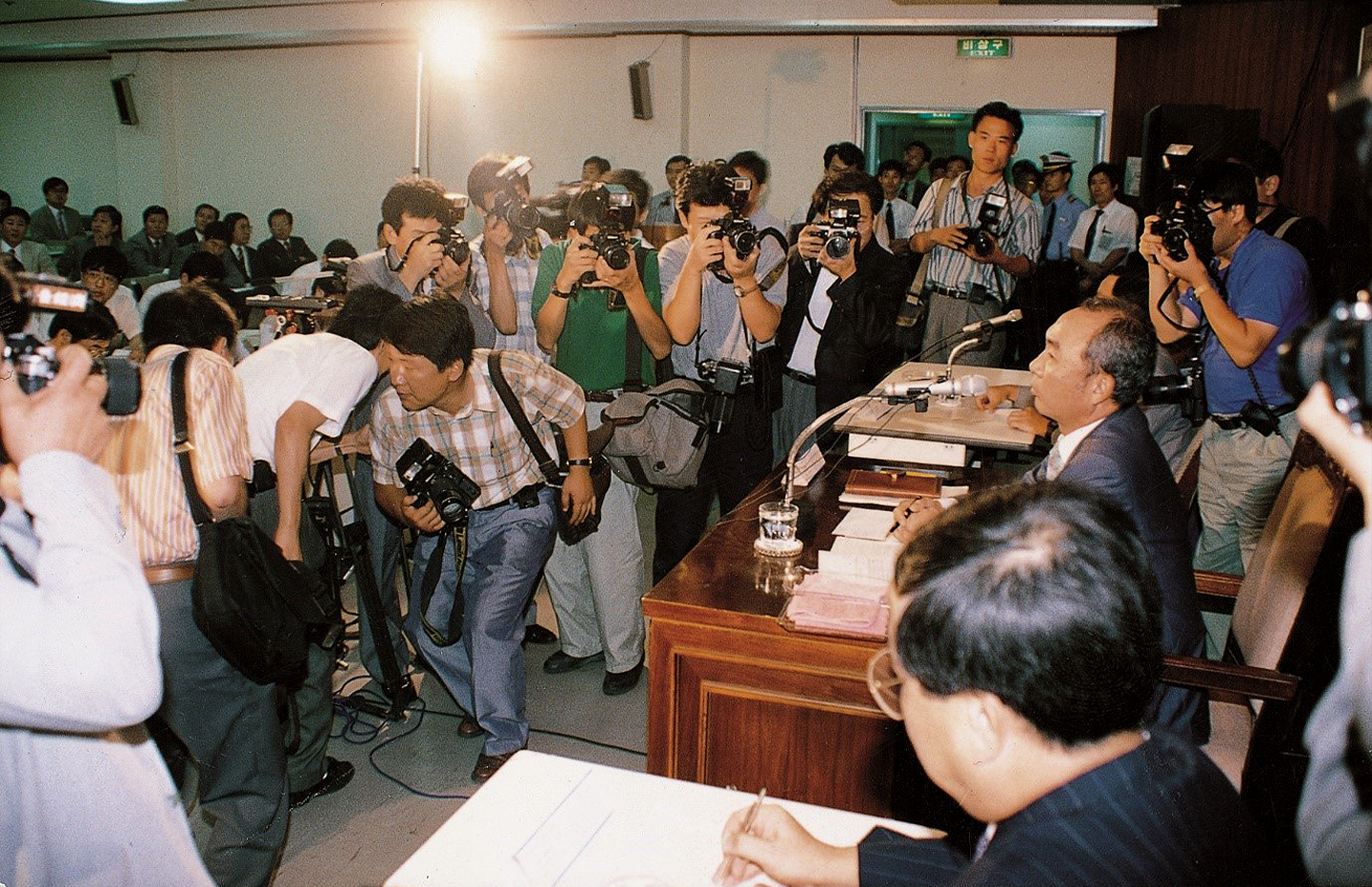 1992년 8월 27일, 제2이동통신 사업권 반납.