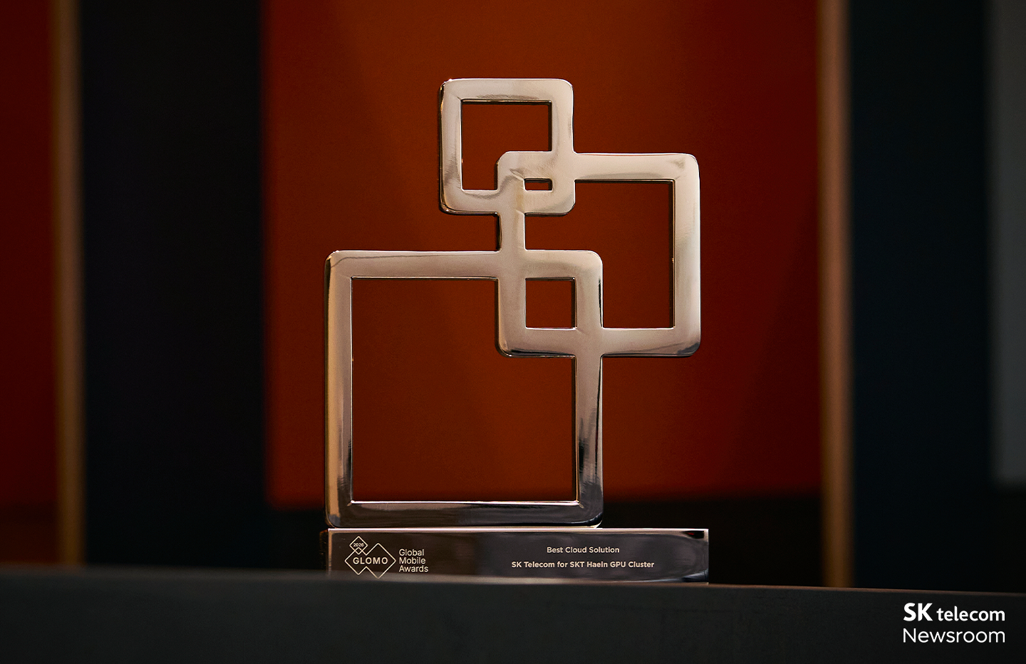 GLOMO 어워드 트로피.