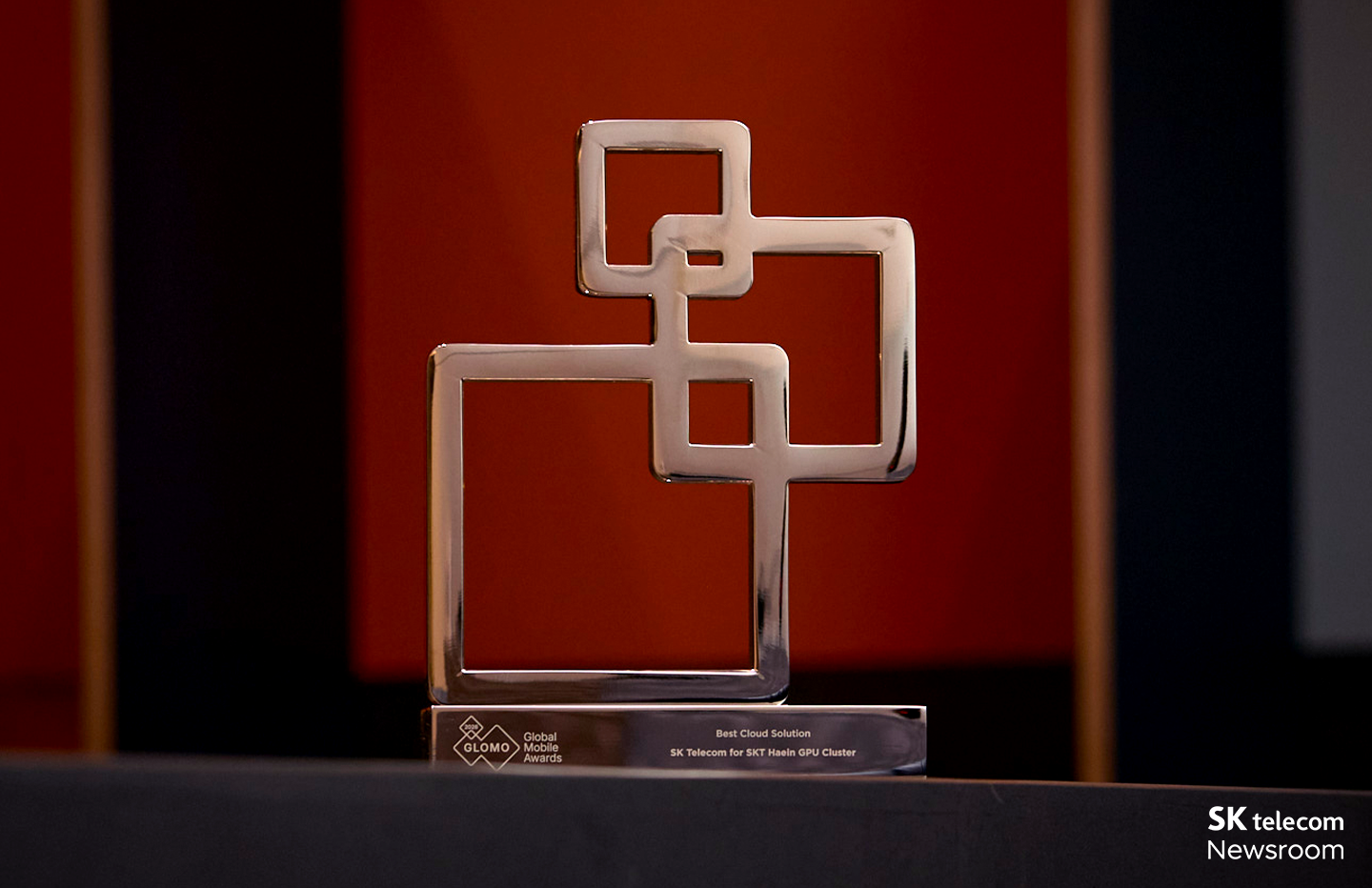 GLOMO 어워드 트로피.