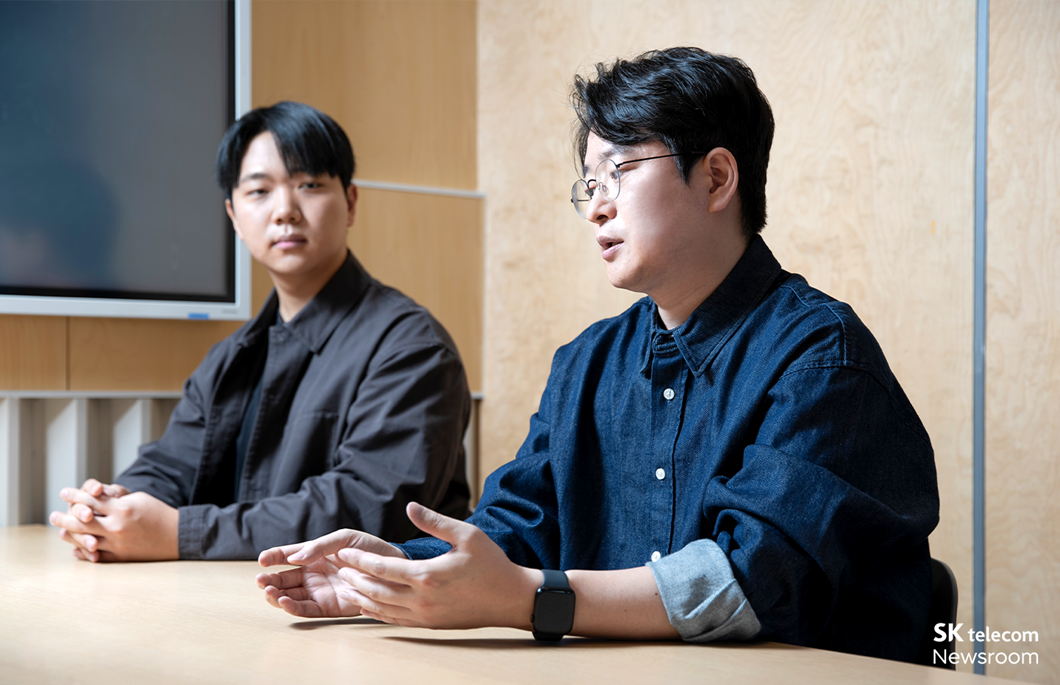 (From left) Yang Hyun-ho, Cheon Sung-jun of the Omnimodal Foundation Model Team