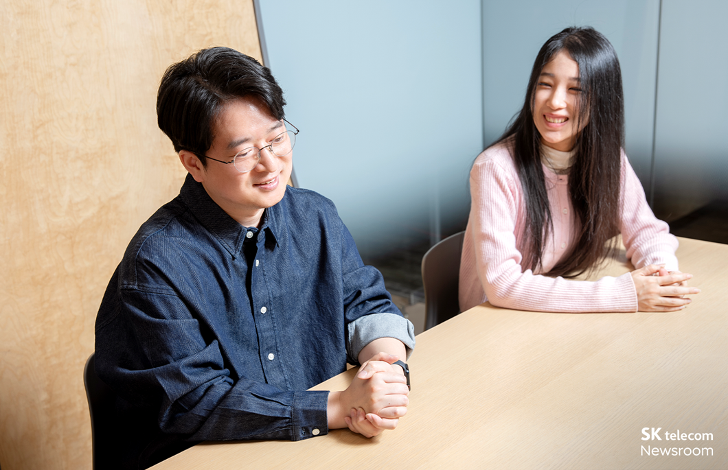 (From left) Cheon Sung-jun, Lee Yu-jin of the Omnimodal Foundation Model Team