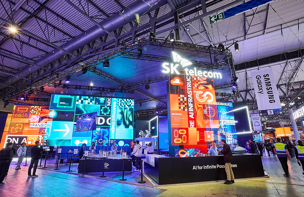[여기는 MWC26] “AI를 하나부터 열까지 다 준비했다” SKT 전시관에서 만난 사람들