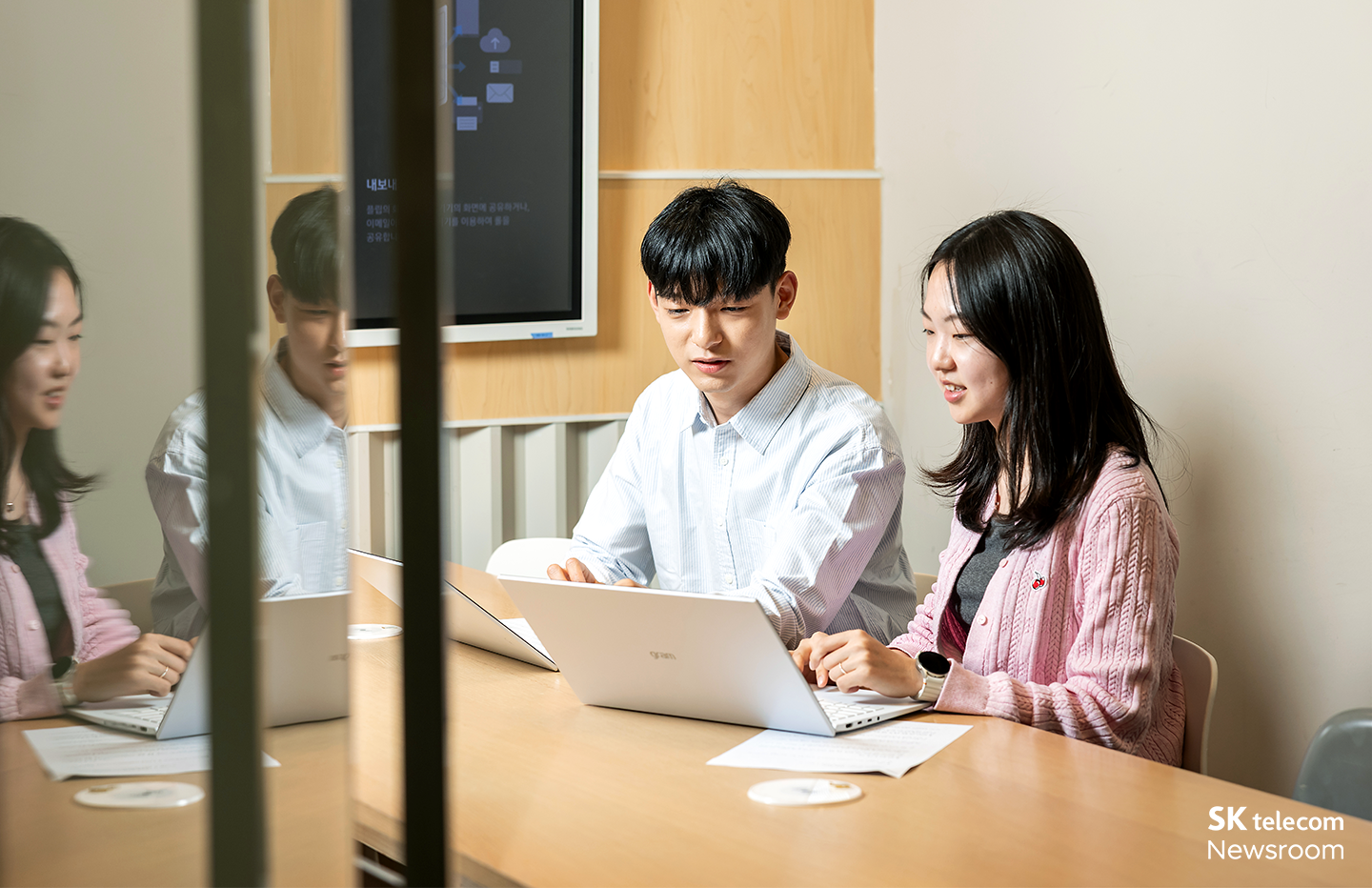 연구개발 인턴으로 합류한 홍민기(왼쪽) 님과 조성혜(오른쪽) 님. 