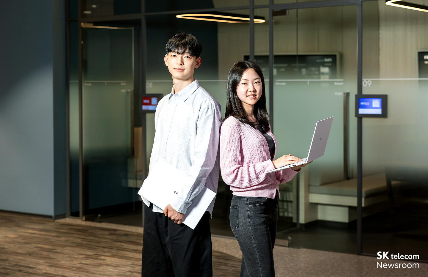 연구개발 인턴으로 합류한 홍민기(왼쪽) 님과 조성혜(오른쪽) 님. 
