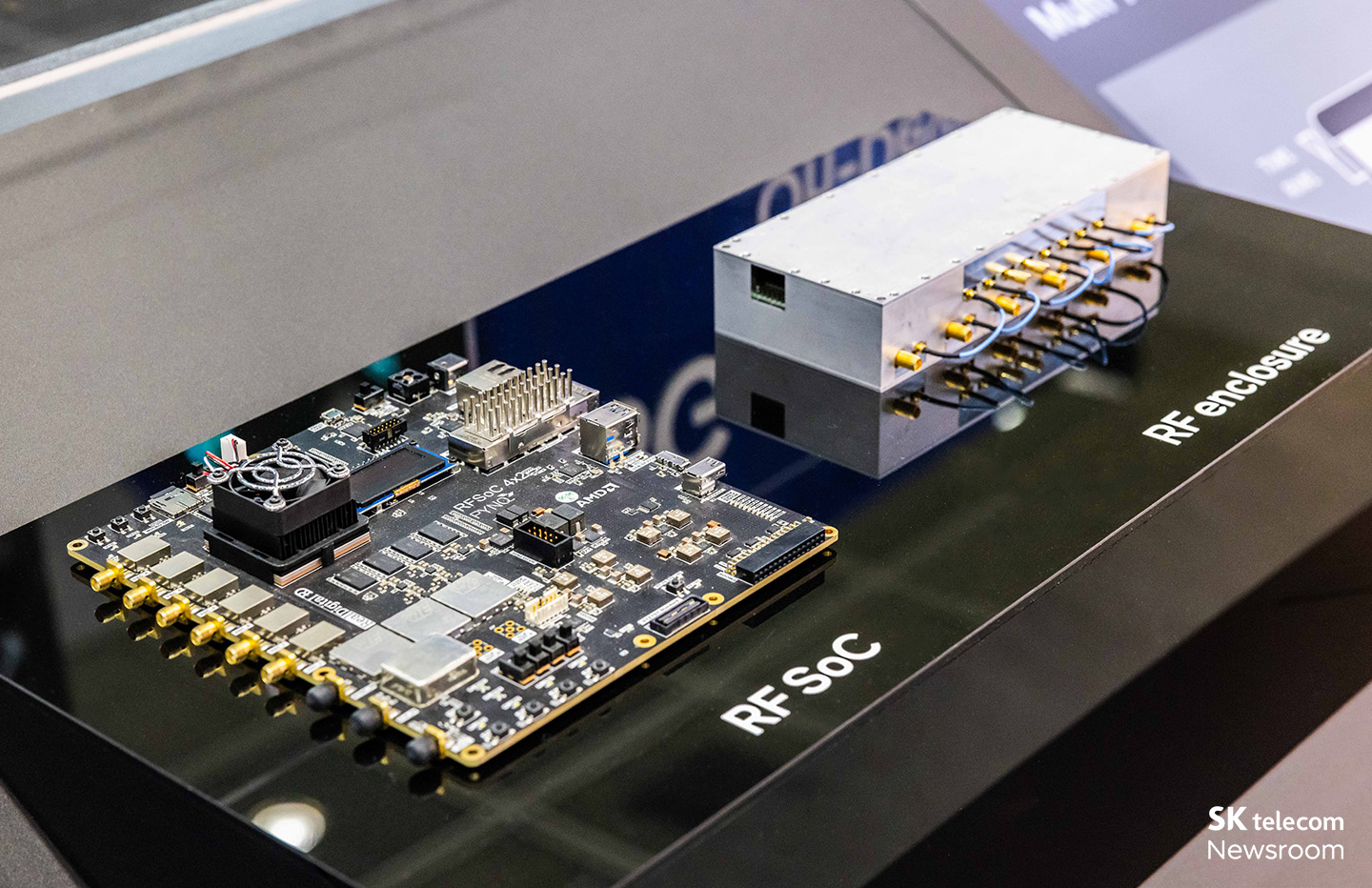 네트워크 AI 부스에서는 다양한 차세대 이동통신 장비들을 살펴볼 수 있다.