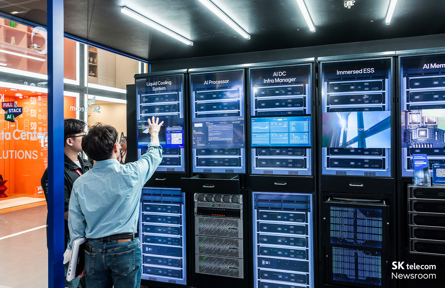 이 구역에서는 액침냉각, AI DC 인프라 매니저를 비롯한 다양한 설루션들을 소개하고 있다.