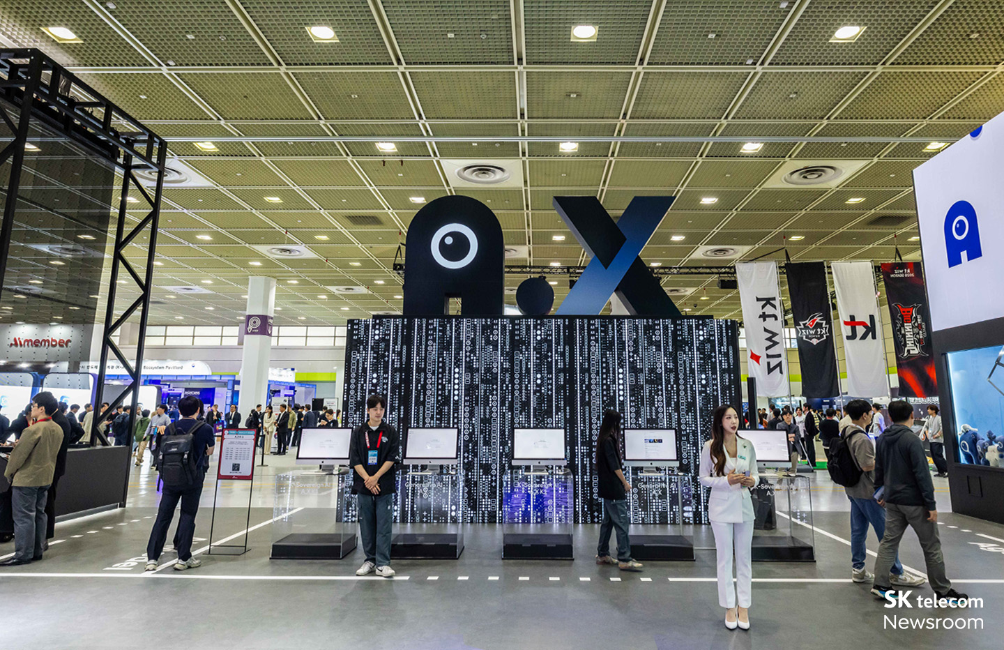 AI 모델 구역의 모습. 이곳에 배치된 디바이스를 통해 A.X와 A.X K1를 체험해볼 수 있다.