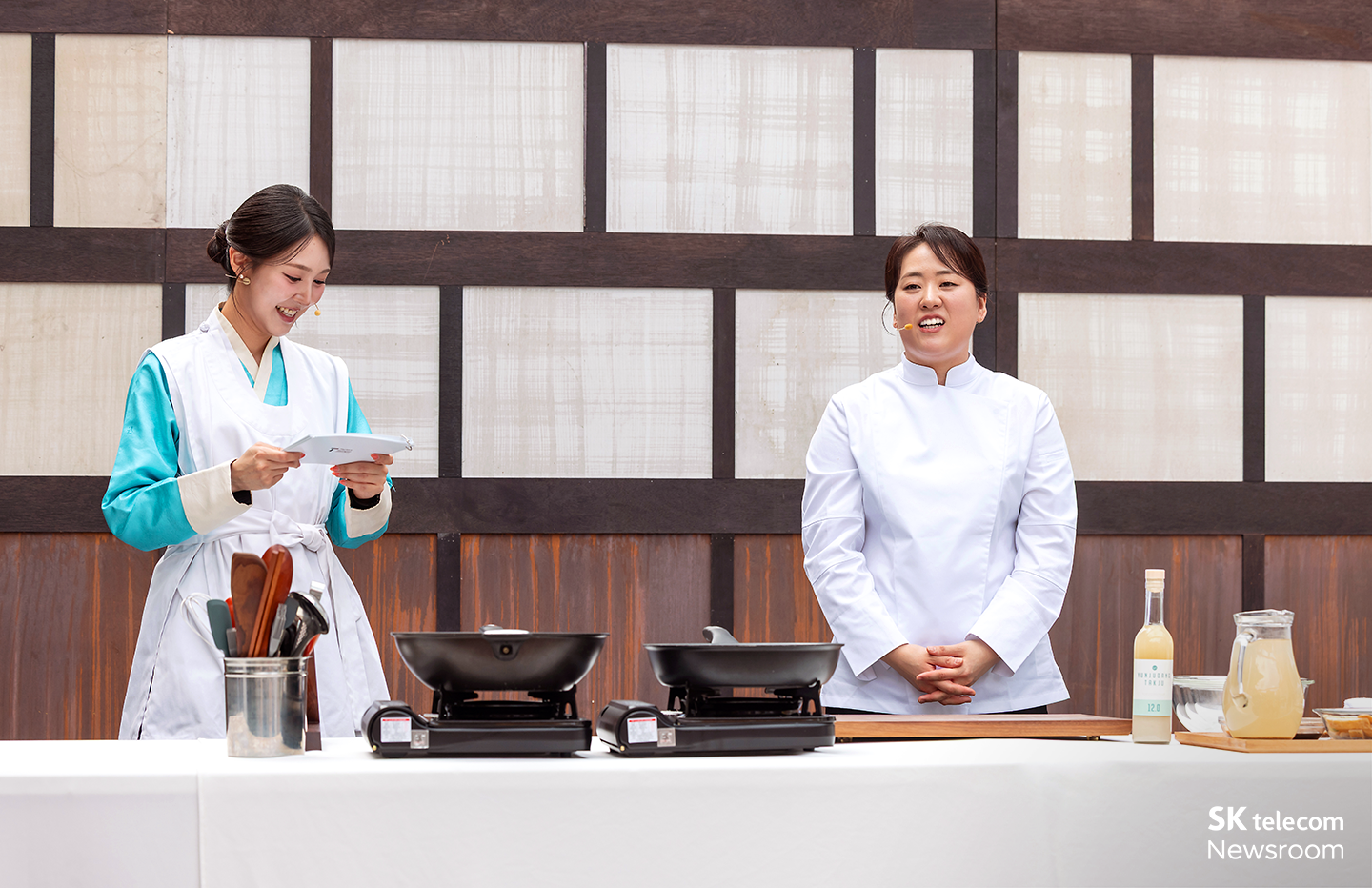 이날 윤주모 셰프는 오후 3시부터 라이브 쿠킹쇼를 선보였다.