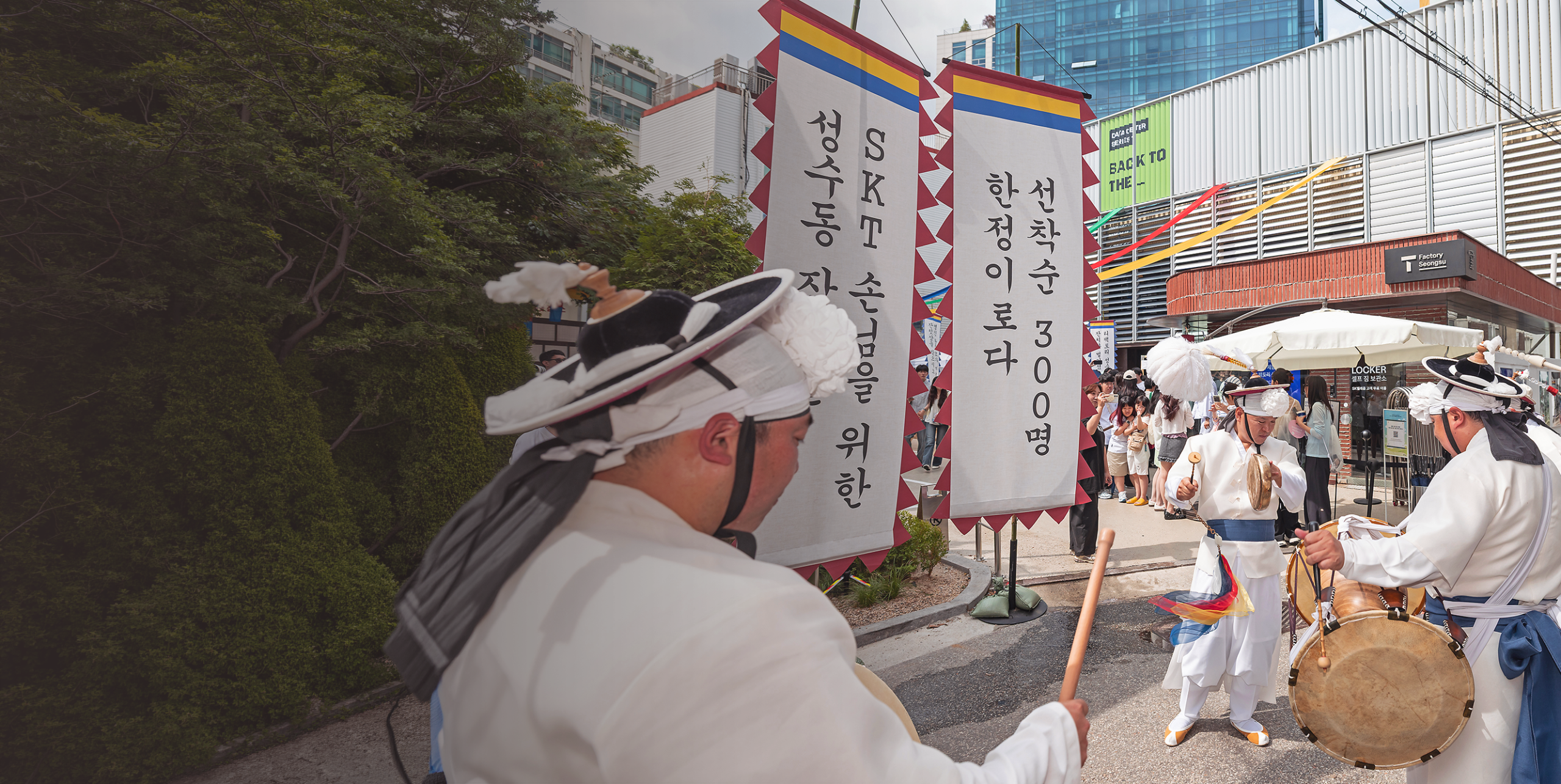 쉬고, 즐기고, 기록하는 공간으로 새단장한 T 팩토리 성수