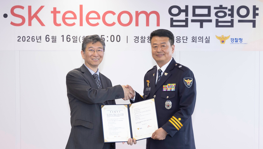 왼쪽부터 이종현 SKT 통합보안센터장, 오창배 경창철 전기통신사기 통합대응단장