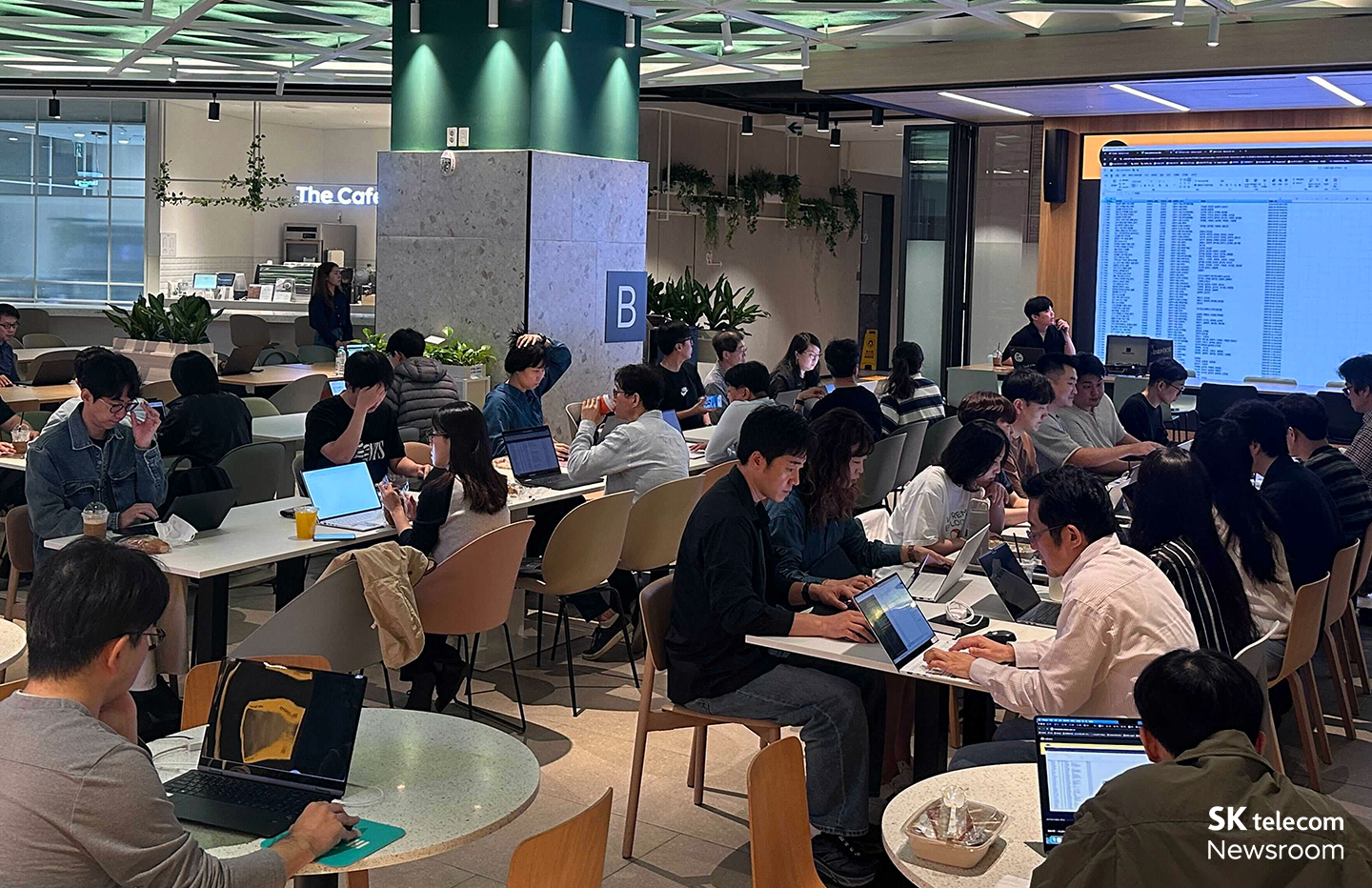 지난 5월 13일에 진행된 EBB AX CLUB 시즌 2가 진행되는 모습.