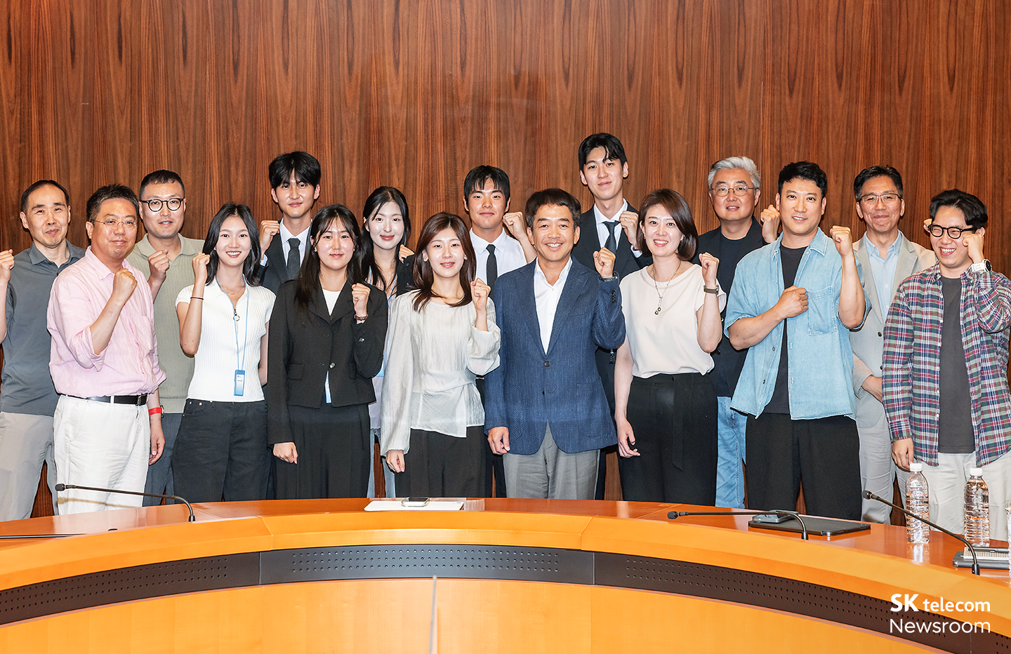 고려대 학생들과 SKT 임직원 단체사진