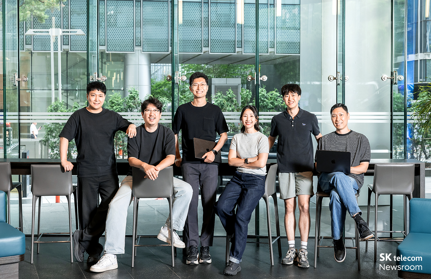 (왼쪽에서부터) Network AI PMO팀 장현우 님, Network AI Platform팀 김근호 님, Network AI Modeling팀 서영현 님, 한가인 님, 박천욱 님, 정민우 님
