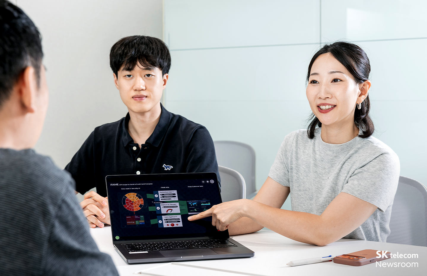(왼쪽에서부터) Network AI Modeling팀 박천욱 님, 한가인 님
