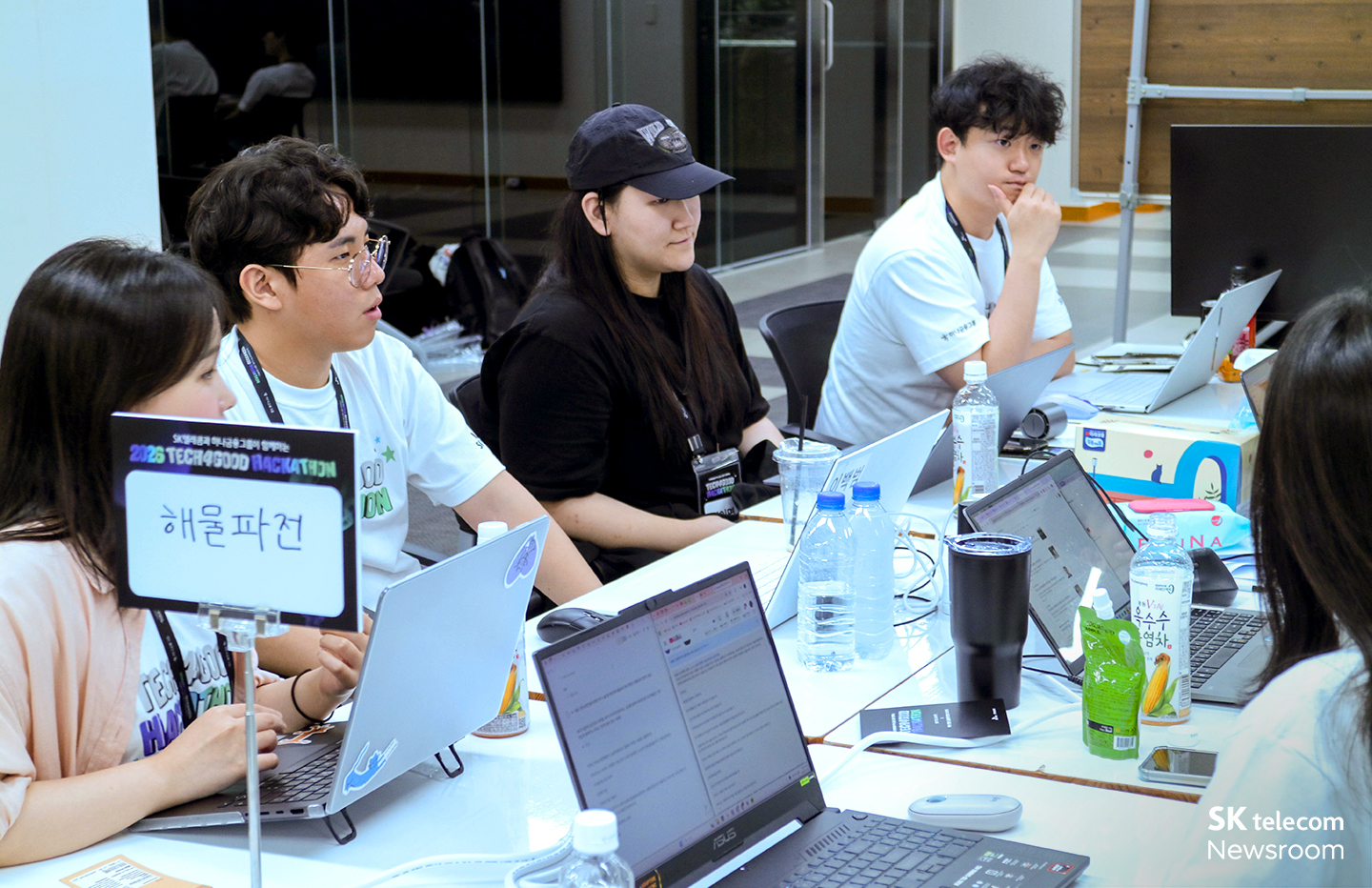 각 팀의 학생들은 프로토타입 개발 및 다음날 있을 Pitching을 준비했다.