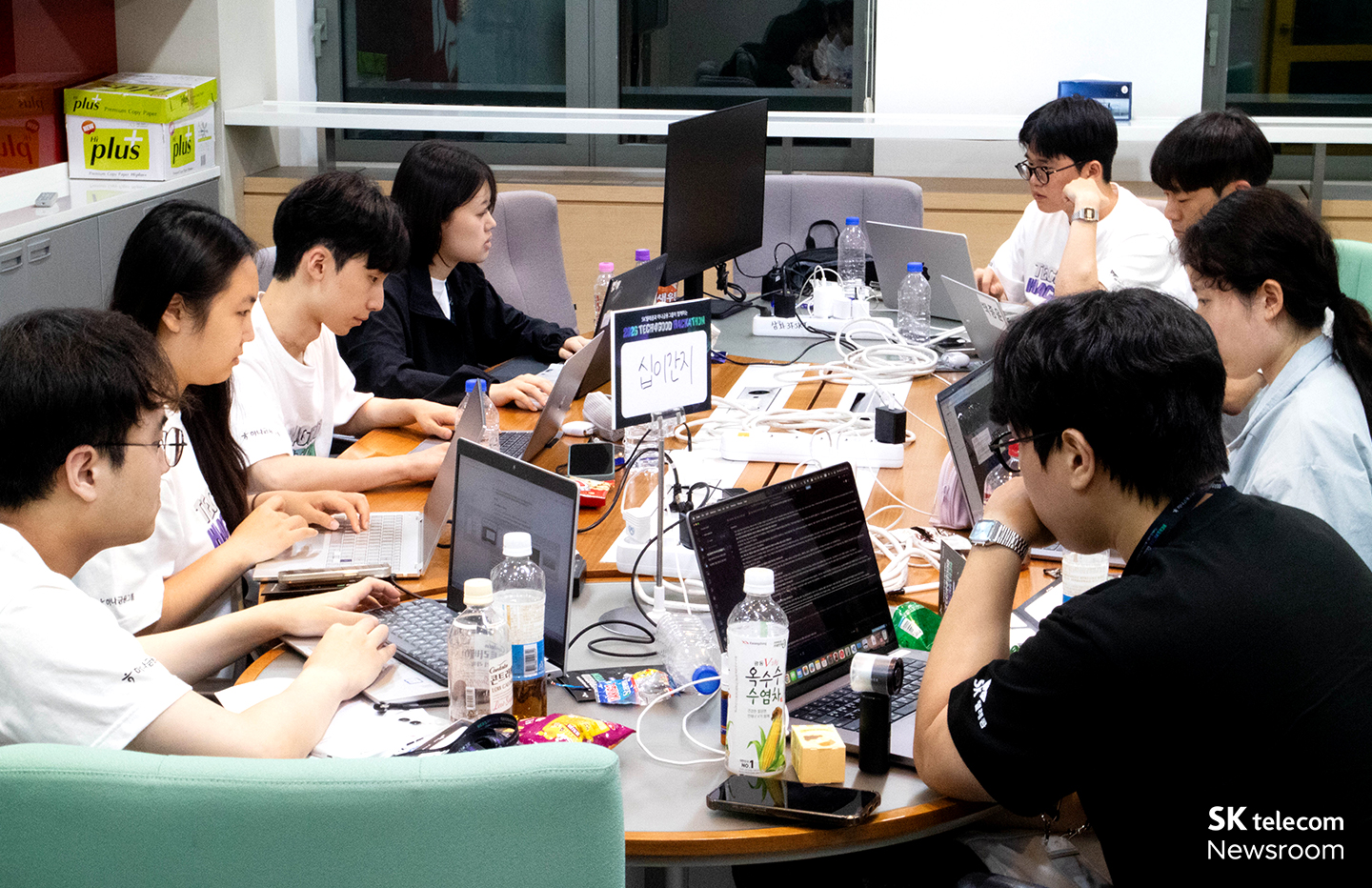 1일차 늦은 밤을 넘어 2일차 새벽까지 프로토타입 개발이 이어졌다.