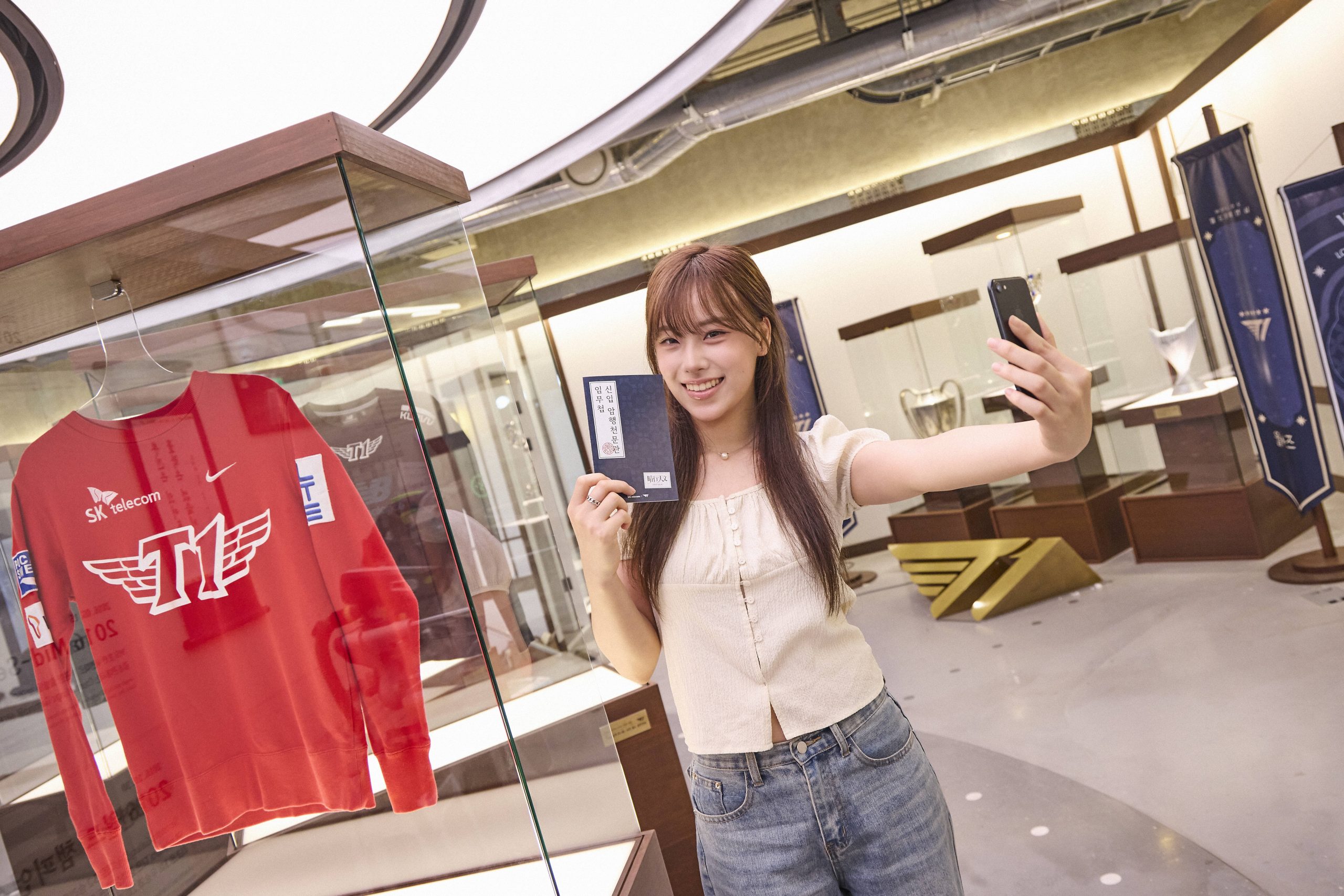 SKT, T1과 함께 신규 전시 ‘암행천문: 별을 헤다’ 선보인다
