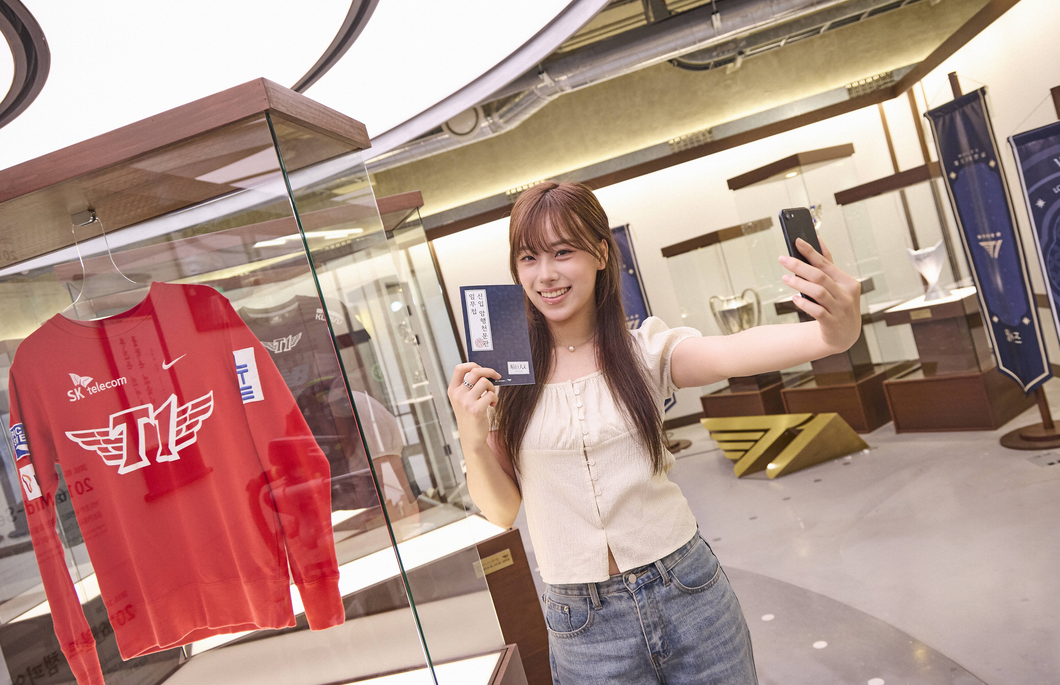 SKT, T1과 함께 신규 전시 ‘암행천문: 별을 헤다’ 선보인다