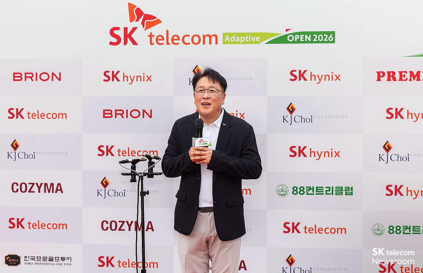 개회사를 하고 있는 권영상 SK텔레콤 Comm지원실장.