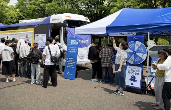 SK텔레콤은 오는 9월 30일부터 11월 4일까지 전국 대학교를 직접 찾아가 대학생의 진로 상담부터 휴대폰 케어 서비스까지 제공하는 ‘찾아가는 캠퍼스’를 운영한다고 28일 밝혔다.